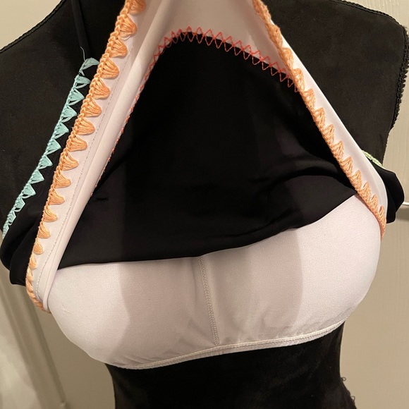 Bikini Top With Padded Bra Under - Picture 3 of 5